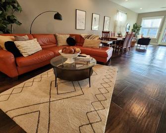 Long Lake Oasis: To recharge or Work with a view - Lacey - Living room