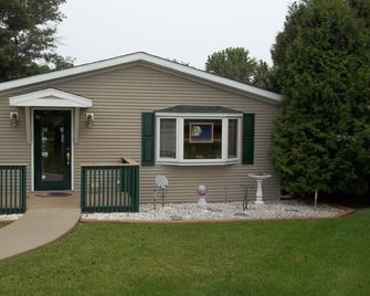 Sudbury Court Motel & RV Park - Marengo - Building