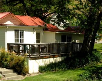Camping Cabin Perfect for Families near the Shasta-Trinity National Forest, California - Lewiston - Edificio