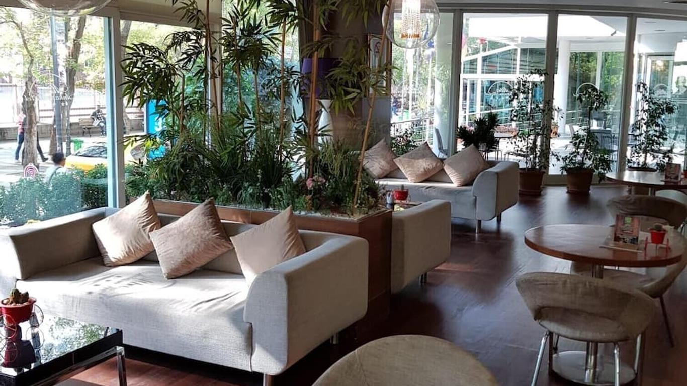 Alba Hotel