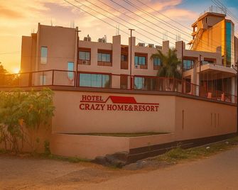 Hotel Crazy Home And Resort - Jalgaon - Building