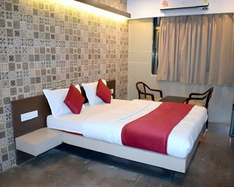 Hotel Kansar Palace - Saputara - Bedroom