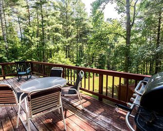 Mountain Cabin Rental Under Two Hours from Atlanta for Lake Nottely Getaway in Georgia - Blairsville - Балкон