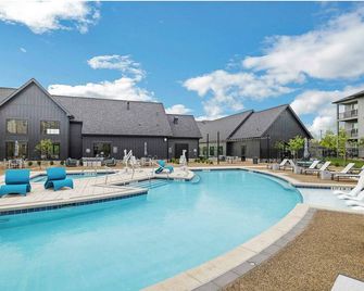 Landing | Beautiful 1bd, Courtyard, Gym - Coraopolis - Pool