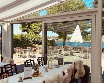 Kanal-Haus 'Das Gästehaus direkt am NOK' - Osterrönfeld - Restaurant