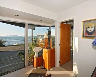 Kapiti Waves Bed & Breakfast - Porirua