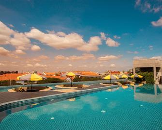 The Twizt - Lifestyle Hostel - Siem Reap - Kolam