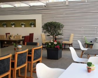 Svea Hotel - Rodas