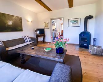 Cozy vacation home close to a beautiful nature reserve in ideal tranquility - Ducherow - Sala de estar