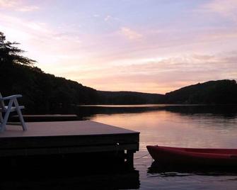 Lakeside Cottage On The Water With Beautiful Views Up The Lake! - Ledyard - Pool
