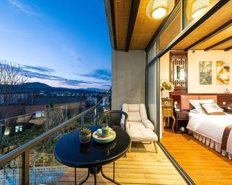 Tengchong Heshun Qishe Inn - Baoshan - Balcony