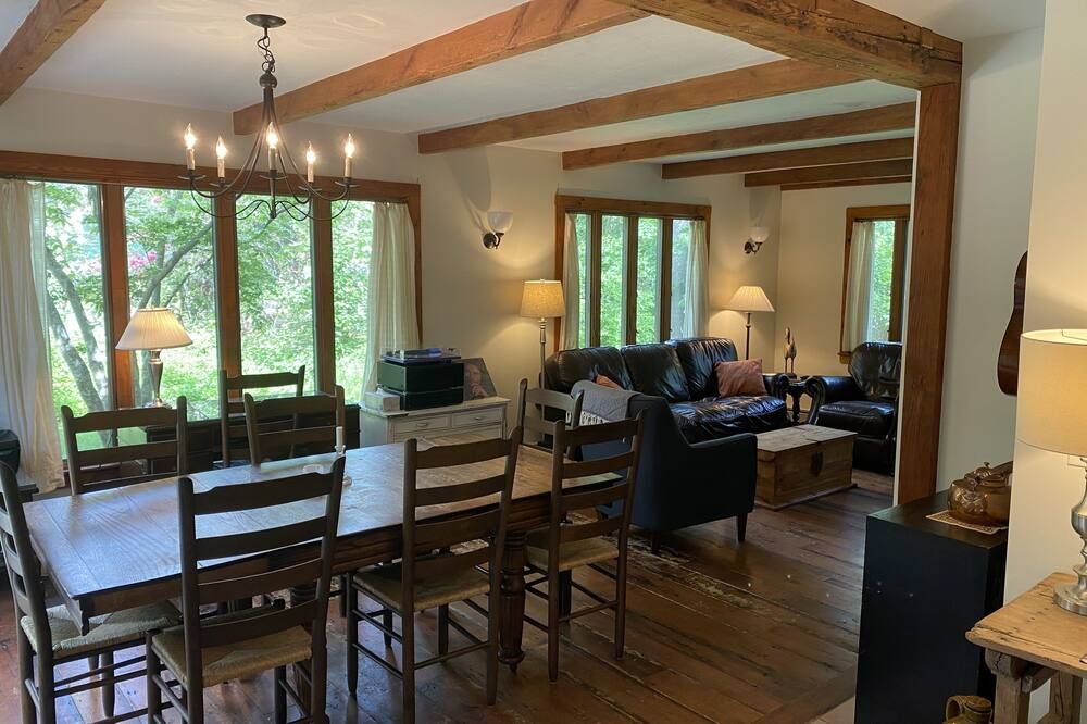 Charming Farmhouse serene amongst the trees