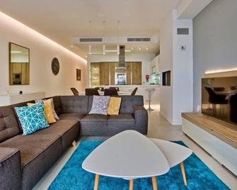 Malta's stylish holiday home in Mellieha - Mellieħa - Huiskamer