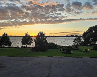 Motel Lac St-Louis - Salaberry-de-Valleyfield - Binnenhof