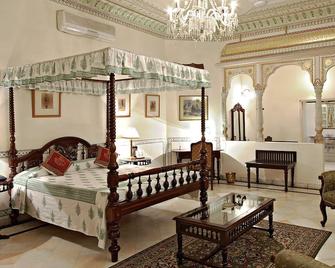 Alsisar Haveli - A Heritage Hotel - Jaipur - Bedroom