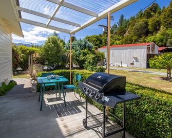 Kauri Cottage - Marahau Holiday Home - Motueka - Patio