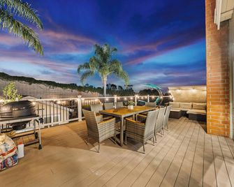 Entire Private Home with 5 Bedrooms, Garage, Gated Lot, Get 2 Homes in Rancho, Available Now - San Diego - Balcone