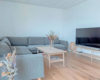 New / Stunning Sea View / Light / 3 Br - Tórshavn - Sala de estar