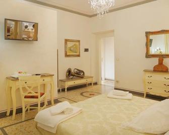 Palazzo Mari suite & rooms b&b - Montevarchi - Bedroom