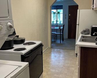 Cozy 1-bedroom +Hide a bed apartment in beautiful Mountain Home with WiFi, AC - Mountain Home - Kitchen