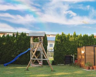 Schoene Zeit 2 Rooms Apartment With Kitc - Friedrichshafen