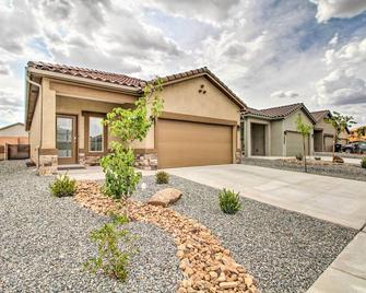 Family-Friendly Rio Rancho Home Near Old Town - Rio Rancho - Building