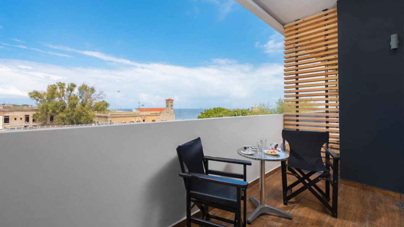 جي كيو هوتل آند كلوب