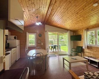 Chalet de 4 pers - Lac de Miel à 500m - Beynat - Parking Piscine - Beynat - Salle à manger