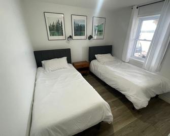 Rice Lake Retreat - Roseneath - Bedroom