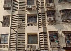 Lucky Service Apartments - Mumbai - Building