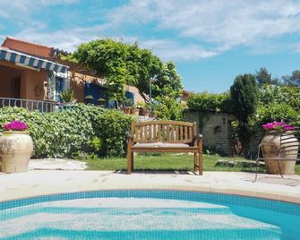 Les Escouradières dans le Var - Ле-Боссе - Басейн