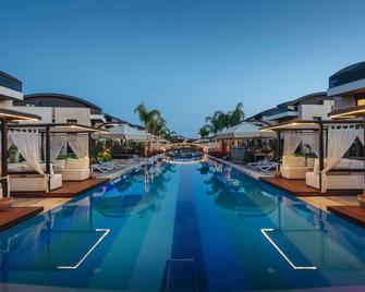 Luxury Garden Suites - Belek - Piscina
