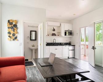 Stunning studio in the safest neighborhood of LA - Culver City