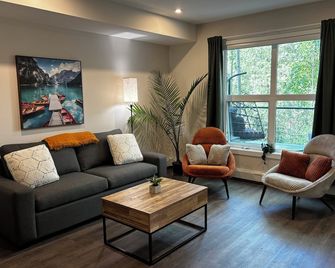 Riverstone Peak & Pines - Golden - Sala de estar