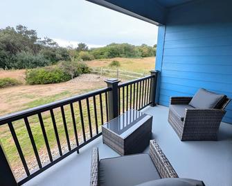 Aurora at Nautilus - Pet Friendly Oceanfront Condo - Ocean Shores - Balcón