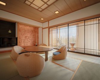 Sendai Royal Park Hotel - Sendai - Living room