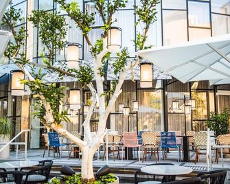 65 - מלון בוטיק אטלס - תל אביב - פטיו