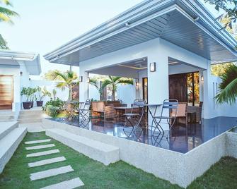 Quest Villa - Panglao - Patio