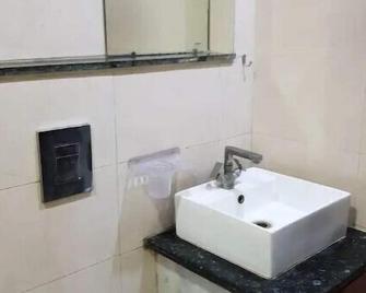 Beautiful 1RK Apartment with Terrace in Lajpat Nagar by HostMyStay - New Delhi