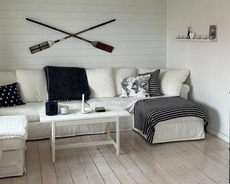 Nice Home In Bovallstrand With Kitchen - Bovallstrand - Living room