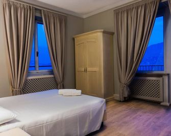 Hotel Bazzoni - Tremezzina - Slaapkamer