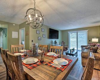 Cozy Ski-InandSki-Out Condo on Magic Mountain - Londonderry - Dining room