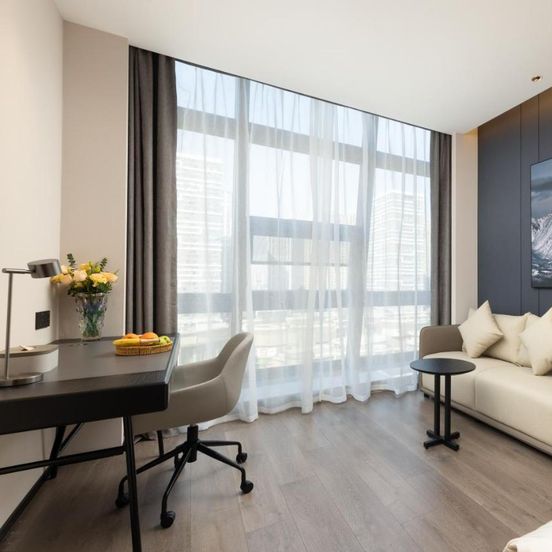 Atour Hotel Wuhan Hankou City Plaza Houhu Avenue image 1