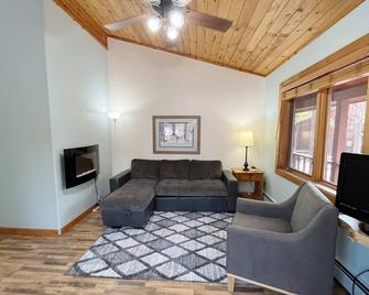 Cabin suite bed and breakfast - Woodland Park - Living room