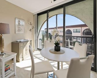 Upscale and Chic top floor condo in Island Complex - Marco Island - Essbereich