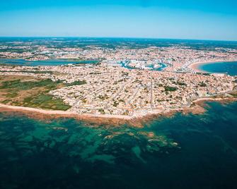 Maison au calme près des plages - Poiroux - Edificio
