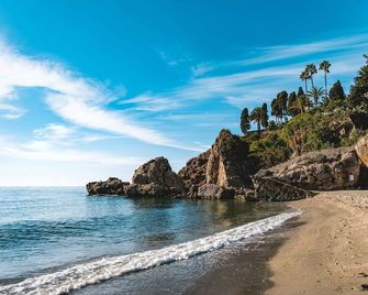 Hostal Apàrtamentos Abril - Nerja