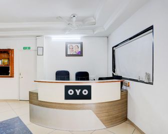 Hotel O Metro - Rajkot - Recepción