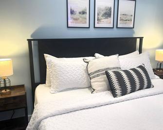 Come stay with us @DHL! Great for families! 6mi to lake/golf - Burkesville - Bedroom