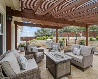 Upscale Comfort in Dripping Springs - The Goodnight House - Spacious 4/3 - Views - Dripping Springs - Patio